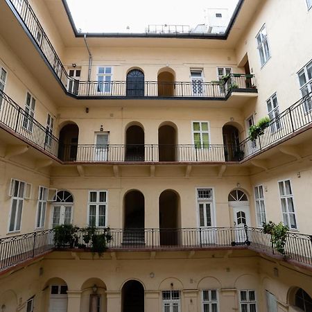 Chain Bridge City Center Dorothea Budapesta Exterior foto